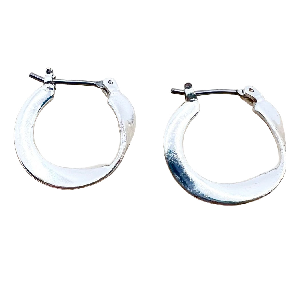 🍭6/$30 Silver tone small hoop earrings with saddle back closure